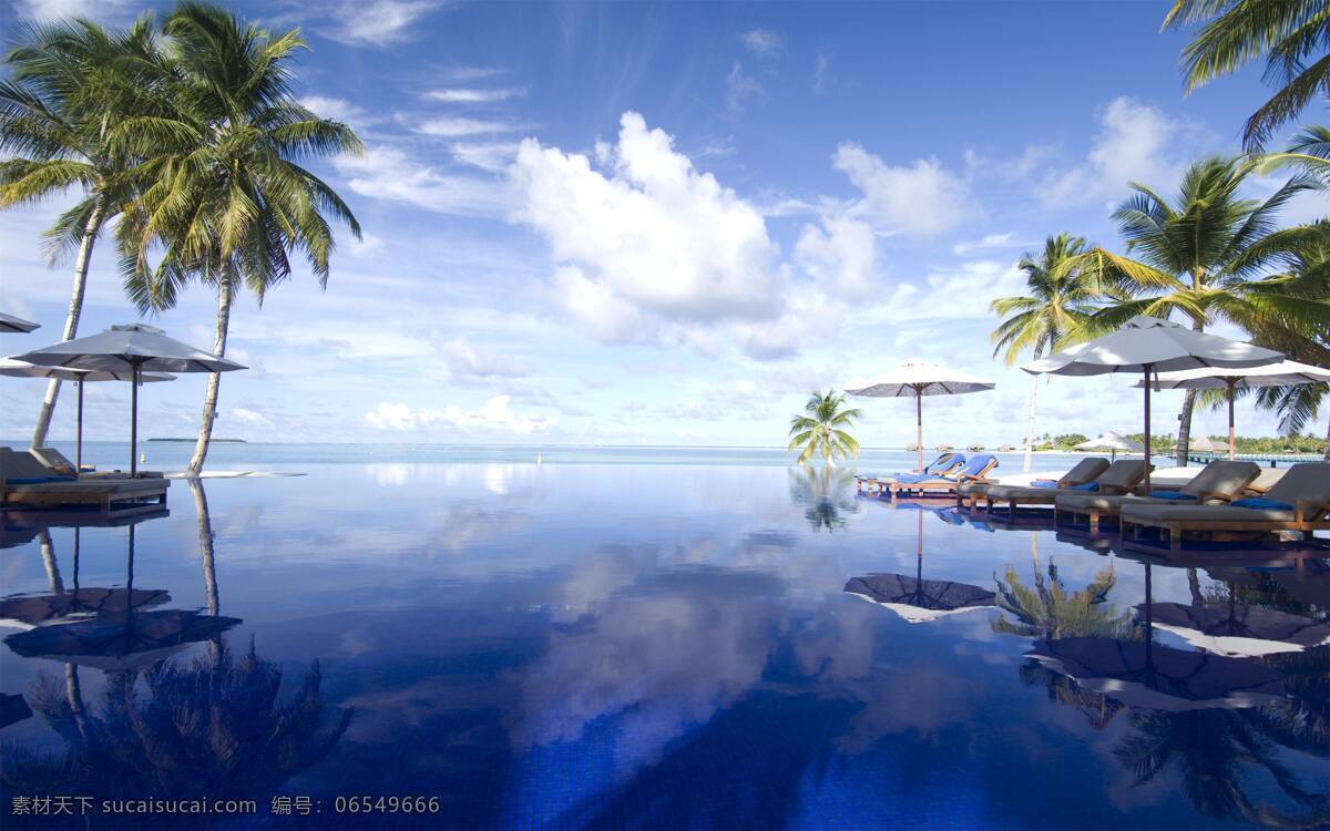马尔代夫 丽芙岛 海边 风光 遮阳伞 躺椅 棕榈树 海面 海天一线 蓝天白云 景观 度假村 景点 旅游风光摄影 畅游世界 旅游篇 国外旅游 旅游摄影
