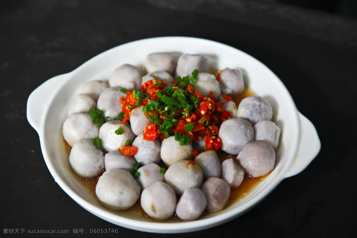 剁椒蒸芋头 剁椒 蒸芋头 芋球 青椒 辣椒 蒜头 葱 美食 中餐 传统 中餐美食 传统美食 餐饮美食