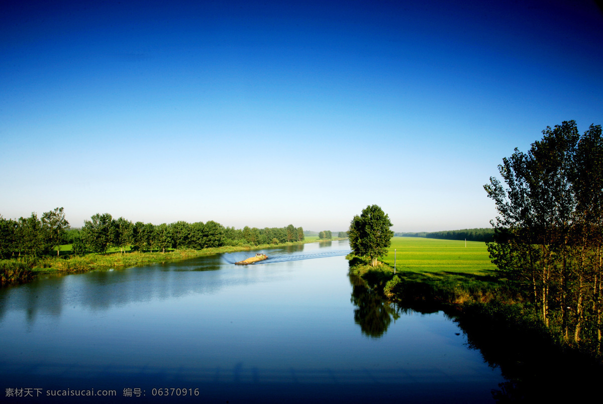 河流 船 庄稼 绿色 蓝色 风景 自然风光 八九月份 清澈 蓝天 自然景观