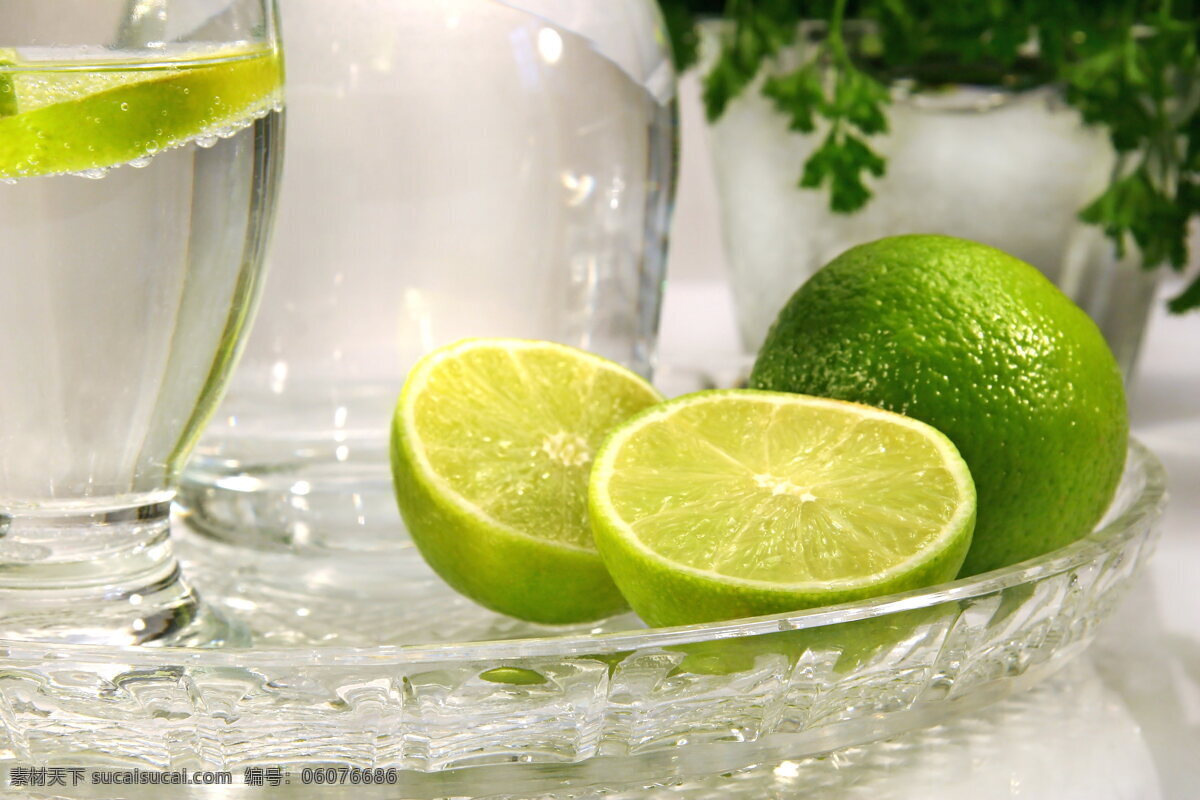 青 柠檬 柠檬水 高清 绿色柠檬 青涩 玻璃杯 水杯 杯子