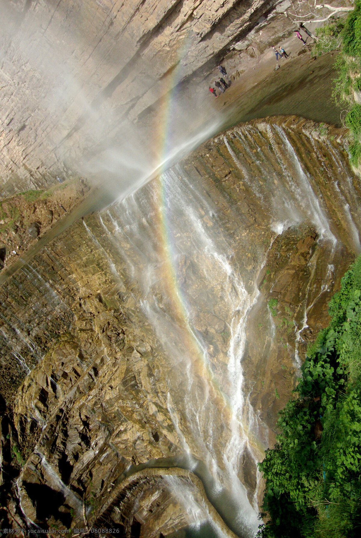 彩虹 瀑布 绿树 水雾 峭壁 游客 八里沟风景 山水风景 自然景观