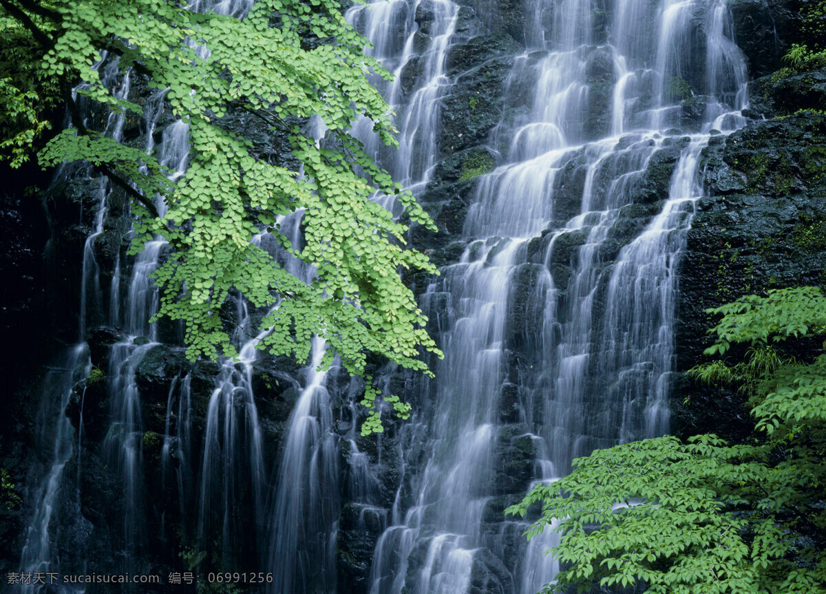 石壁 垂 下 瀑布 写真图片 高山 湍急 溪流 河山 风景 壮丽 山川 风光美图 美丽风景 自然风光 风景摄影 高清图片 瀑布图片 风景图片