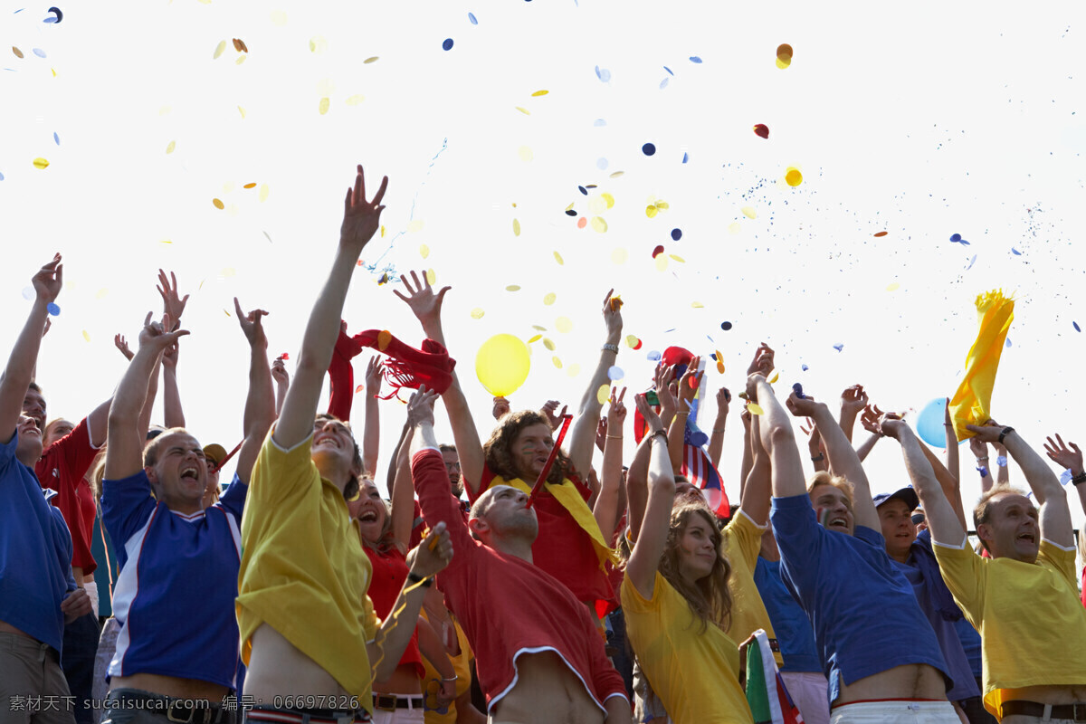 欢呼 外国 观众 外国人 人群 喜悦 庆祝 手势 胜利 赢 比赛 节日庆祝 团队 球迷 呼喊 喝彩 彩带 热烈 开心 气球 高清图片 生活人物 人物图片