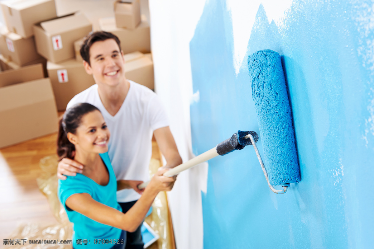 情侣 粉 刷新 家 油漆 蓝色油漆 刷墙 装修房子 恩爱 新家 新房 生活人物 人物图片
