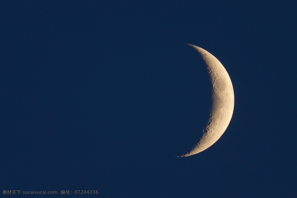 天空 中 月亮 自然景观 月色 月亮摄影 月亮素材 弯月 山水风景 风景图片