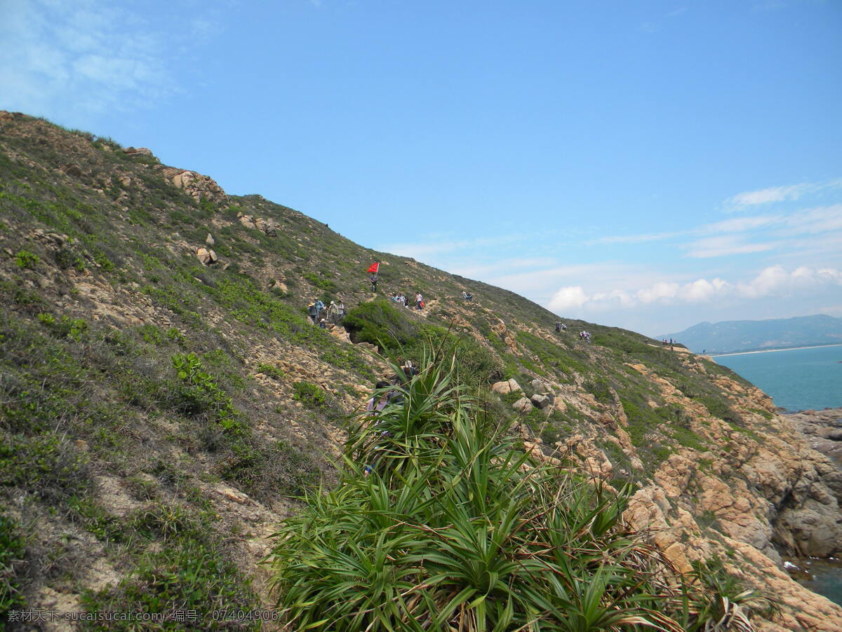 大海 大自然 风景 风景画 海岸 海边 海天 旅游摄影 山脚 山 石山 天空 石头 海边石头 观海 海报 一望无际 青色的大海 晴空万里 自然风景 装饰素材 山水风景画