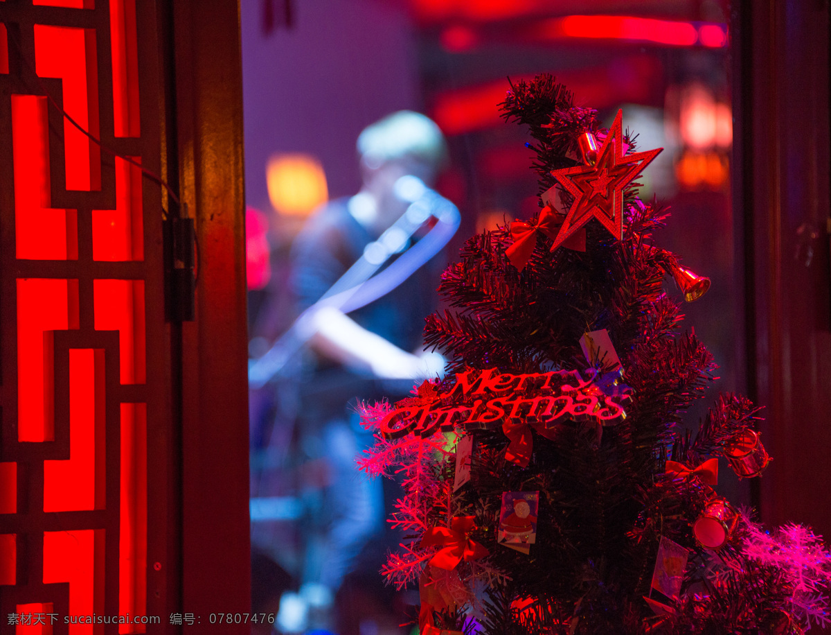 圣诞节的酒吧 圣诞节 圣诞树 酒吧 歌手 夜景 旅游摄影 国内旅游