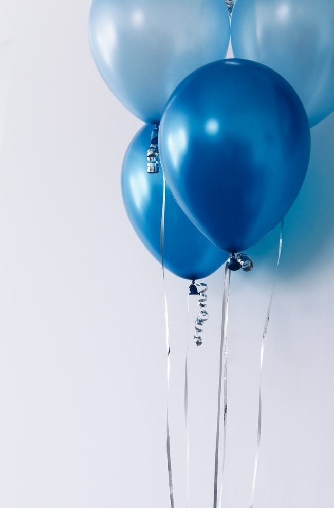 蓝色气球 拍照 照片 拍摄 气球造型 氢气球 派对 庆祝 生活百科 娱乐休闲