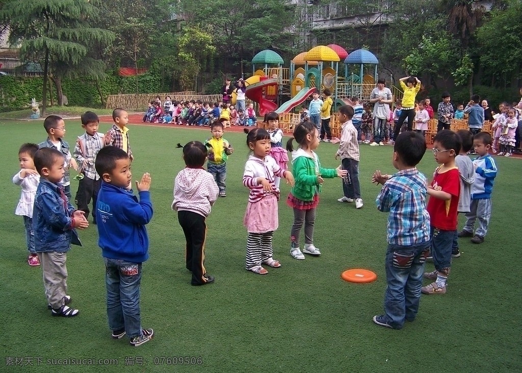 幼儿园 儿童 孩子们 游戏 操场 快乐 游乐园 幼稚园 嬉戏 欢乐 童年 儿童幼儿 人物图库