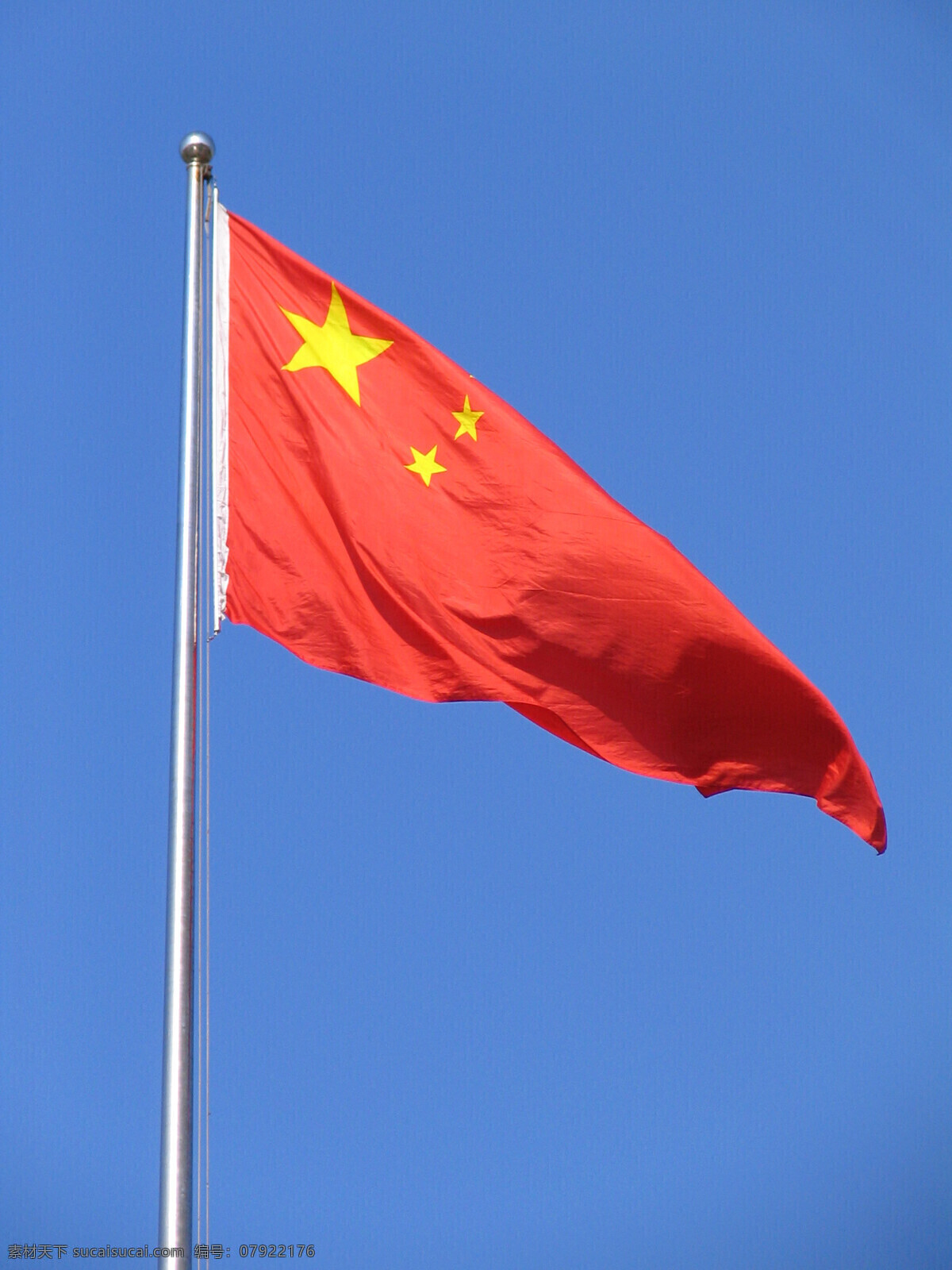 背景 国旗 红旗 红旗飘扬 蓝天 飘扬的国旗 飘扬的红旗 旗杆 中国国旗 天空 中国 五星 五星红旗 中国红旗 飘扬 飘动的红旗 五星国旗 升国旗 国旗杆 生活素材 生活百科 psd源文件