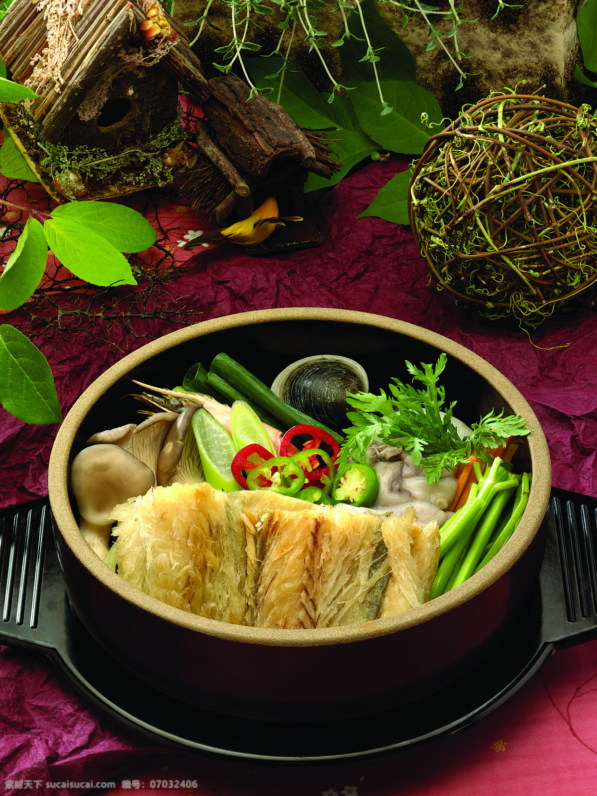 明太鱼汤 鳕鱼 蘑菇 葱 辣椒 婆婆丁 餐饮美食 传统美食 摄影图库