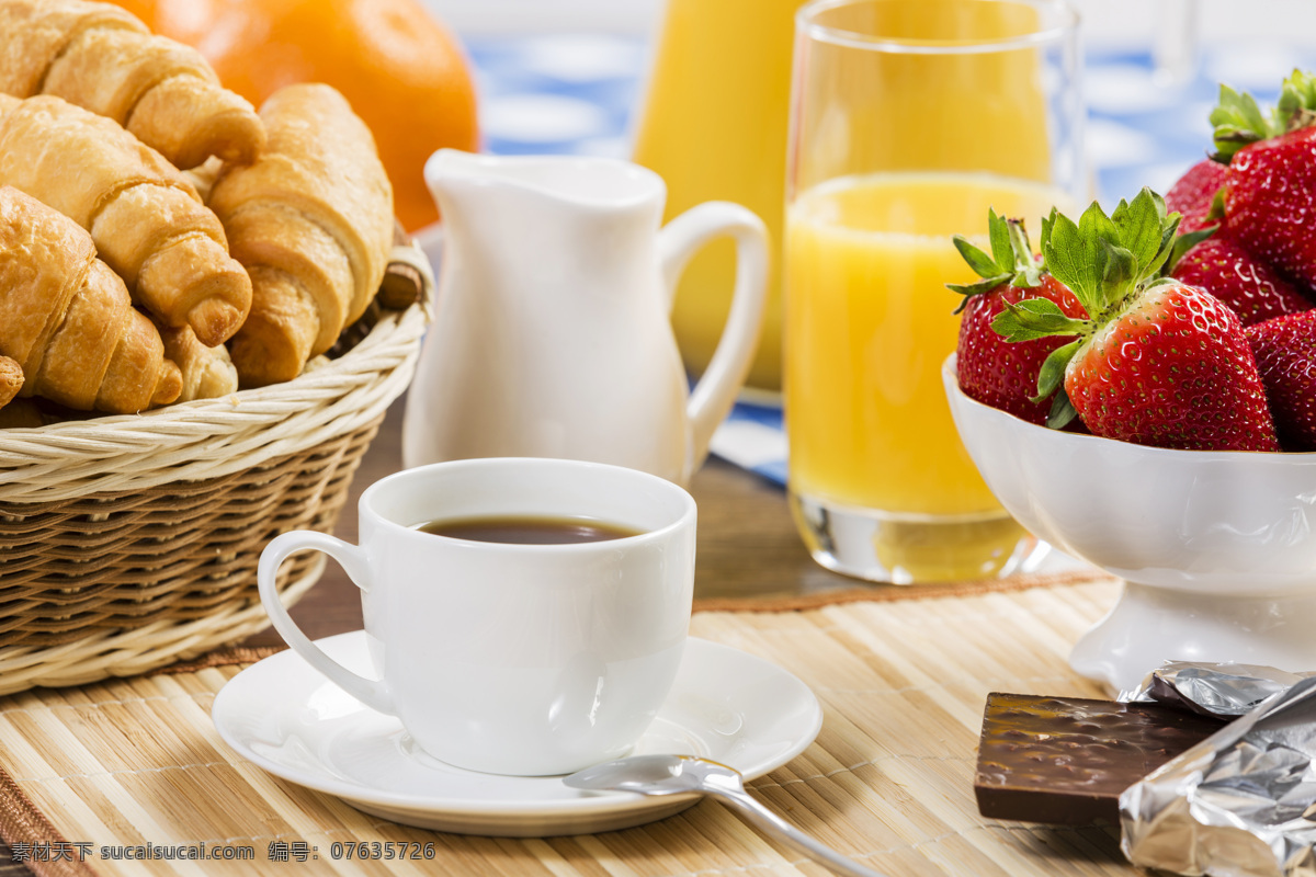 牛角 面包 草莓 早餐 食物 餐饮美食 牛角面包 咖啡 橙汁 巧克力 美食图片