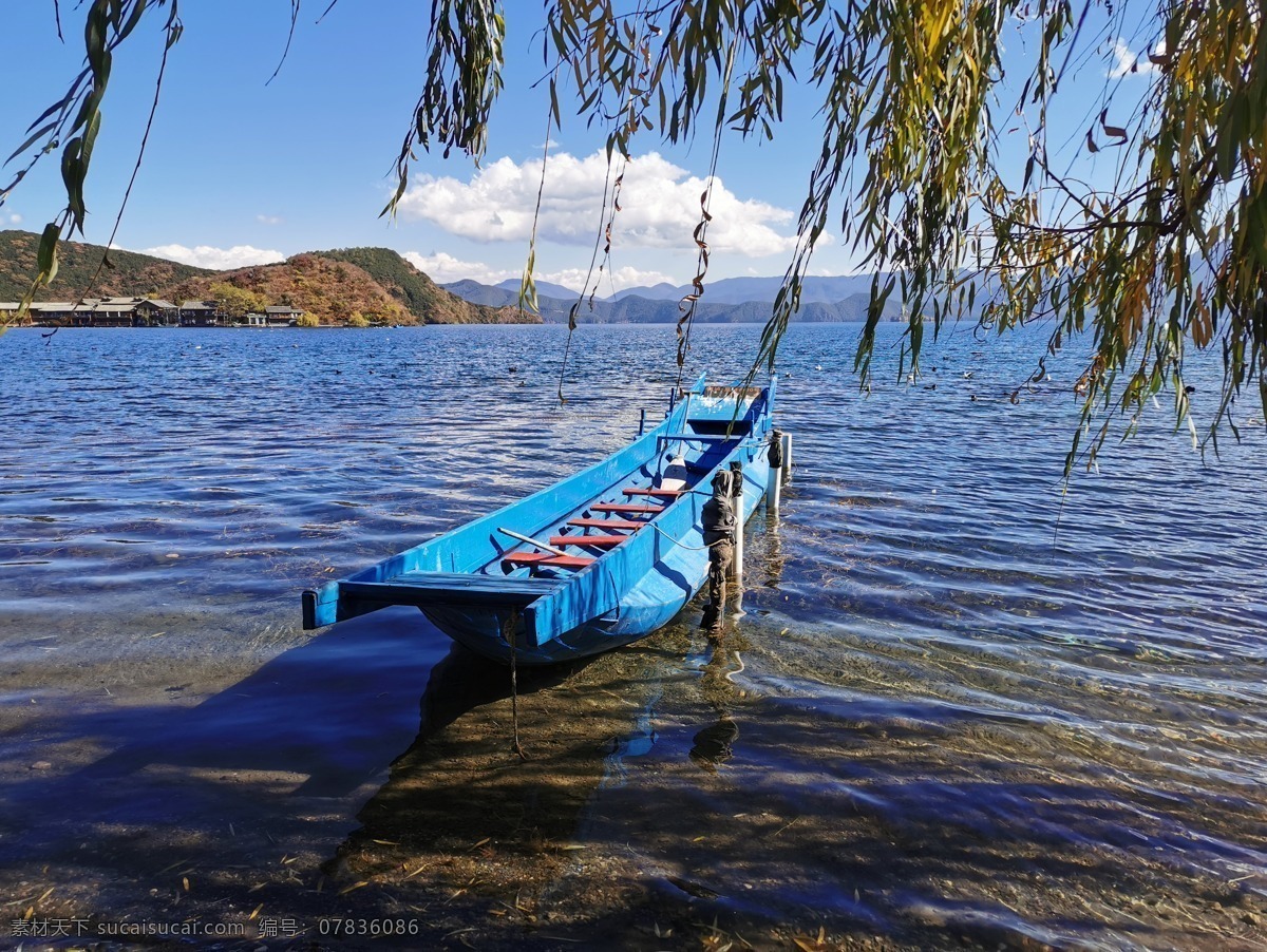 泸沽湖 云南 壁纸 小船 清新 湖 蓝天 白云 旅游摄影 国内旅游