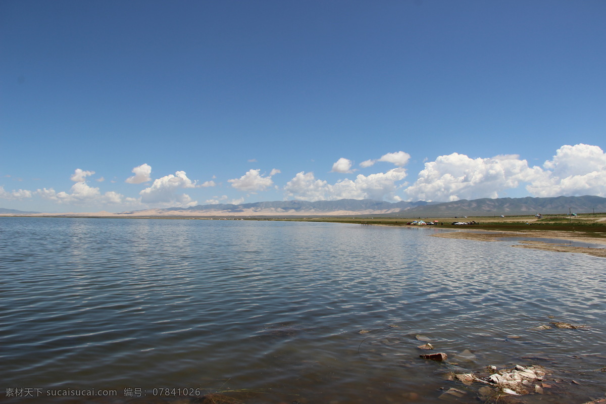清澈 湖 水波纹 水 山 云 蓝天 湖水 自然景观 自然风景