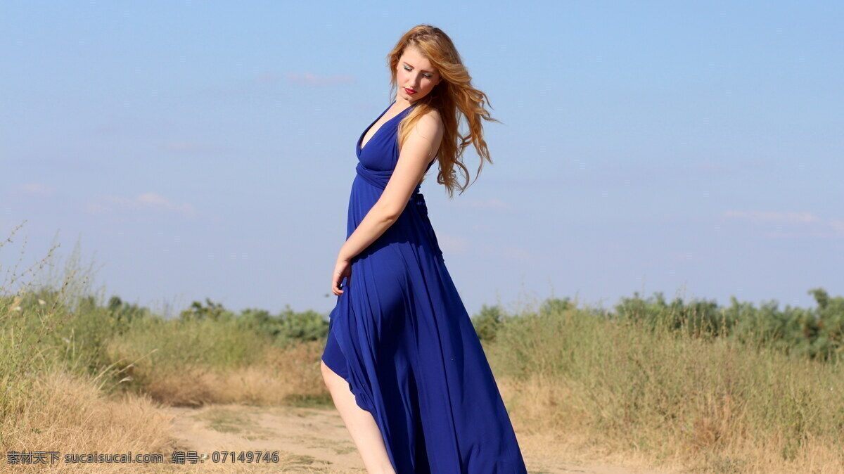 宝蓝色 裙装 美女 裙装美女 蓝裙 长裙 蓝裙子