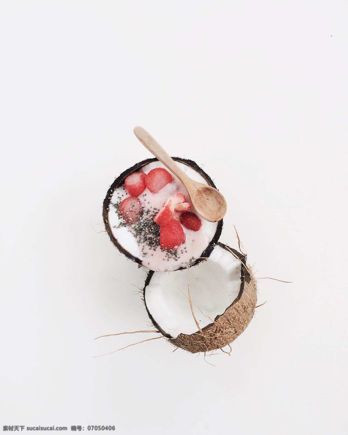 椰子鲜奶甜品 椰子 椰奶 水果 甜品 草莓 白色背景 干净 美食 生物世界