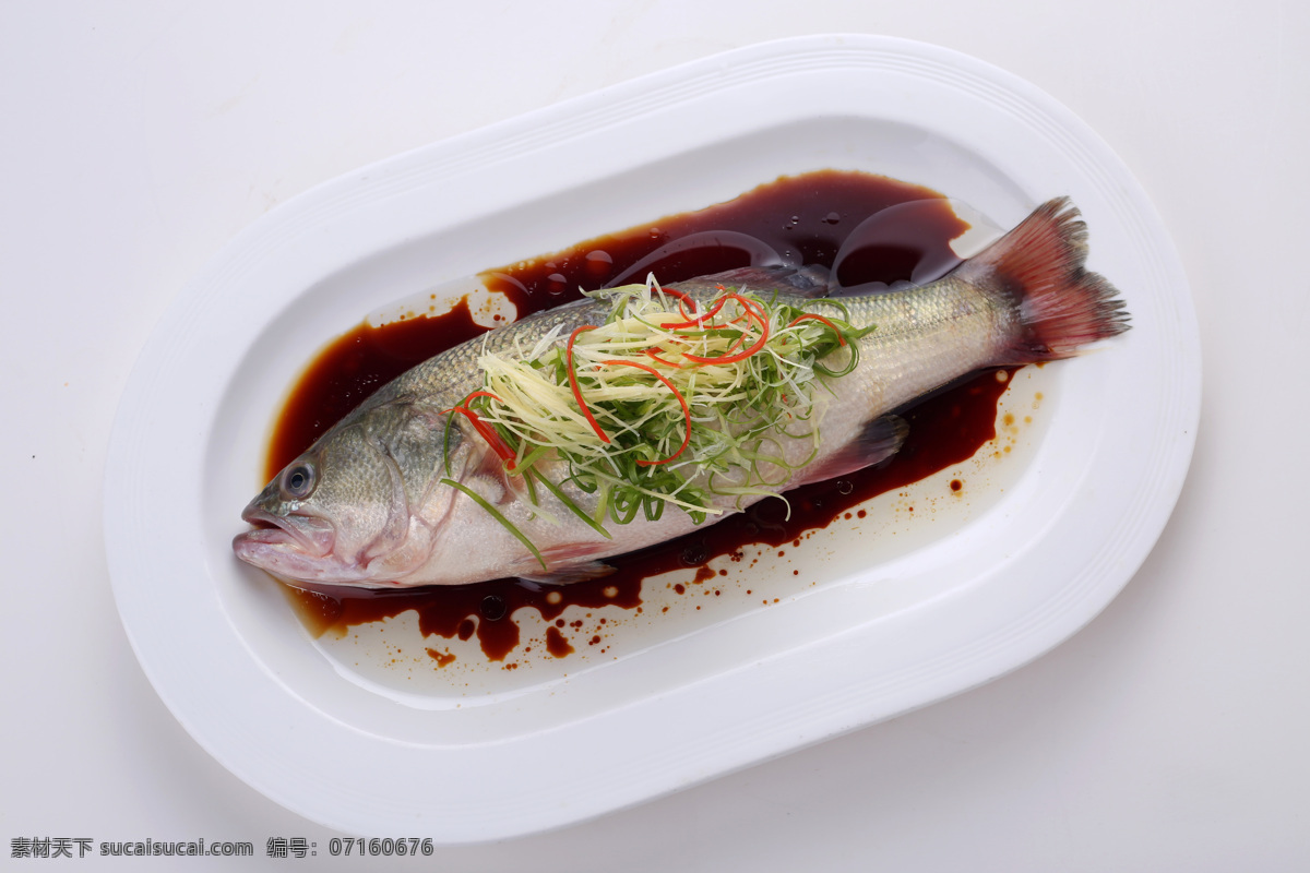 清蒸鲈鱼 蒸鲈鱼 蘸汁鲈鱼 鲈鱼 海鲈鱼 菜品图片 餐饮美食 传统美食