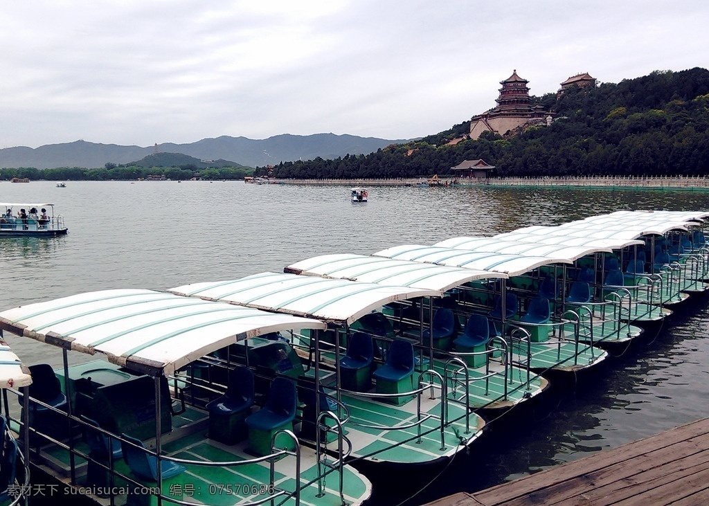 停靠的游船 水上公园 游船 一排排 北京 景点 旅游 生活百科 生活素材