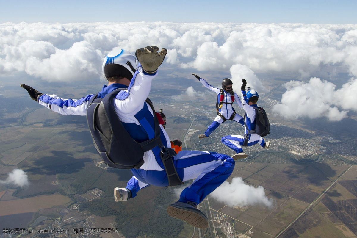 跳伞 表演 运动员 空中 天空 运动 降落伞 体育运动 生活百科 灰色