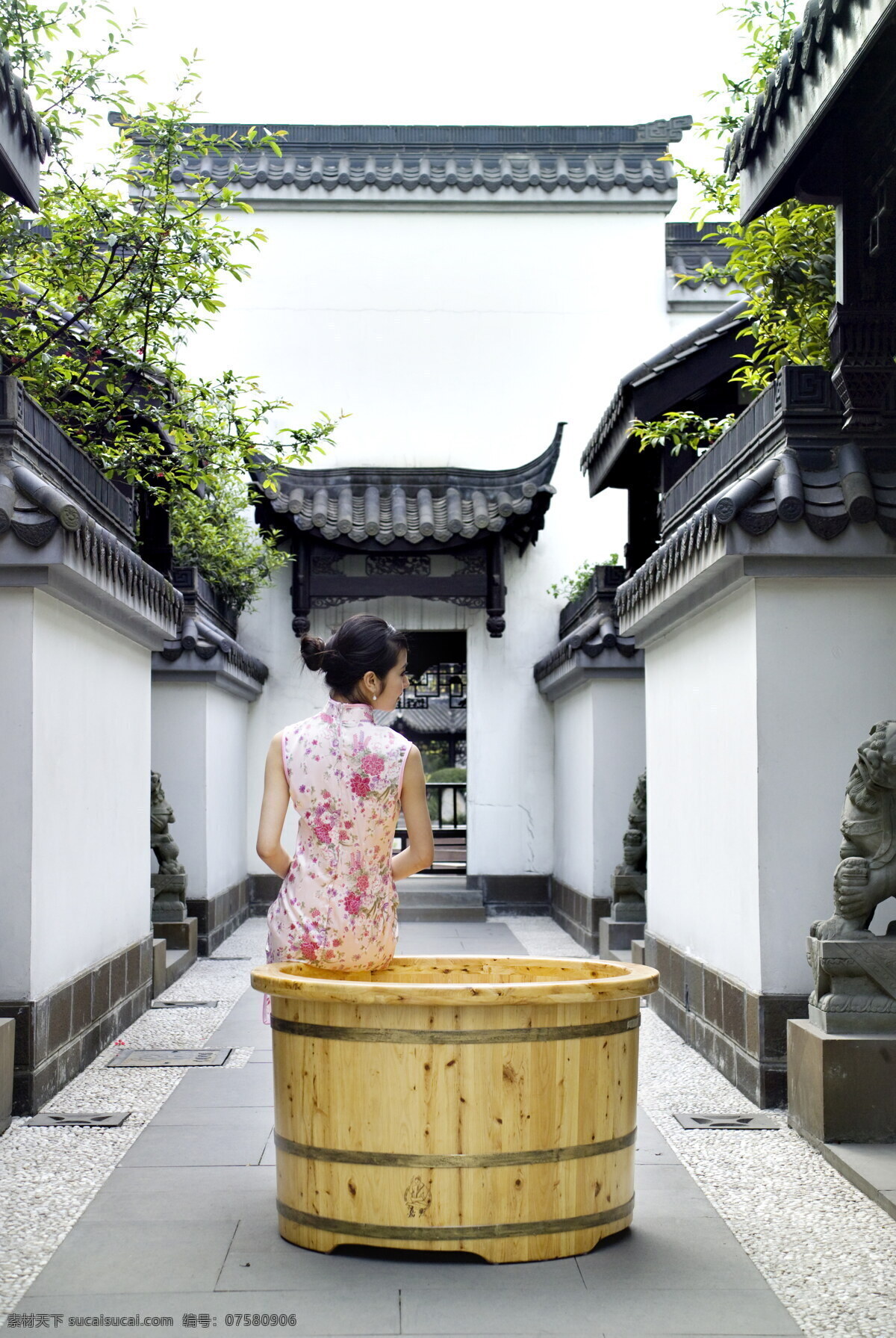 美女 古典 文静 浴桶 古镇 人物摄影 人物图库