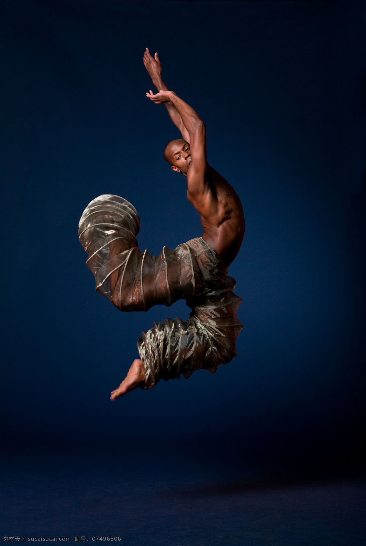 芭蕾 芭蕾舞 飞舞 男人 男性 男性男人 人物图库 现代芭蕾 舞 舞蹈 跳舞 跳 跳跃 舞动 舞姿 舞者 舞蹈家 喇叭裤 光头 光膀 全身像 摄影图库 psd源文件