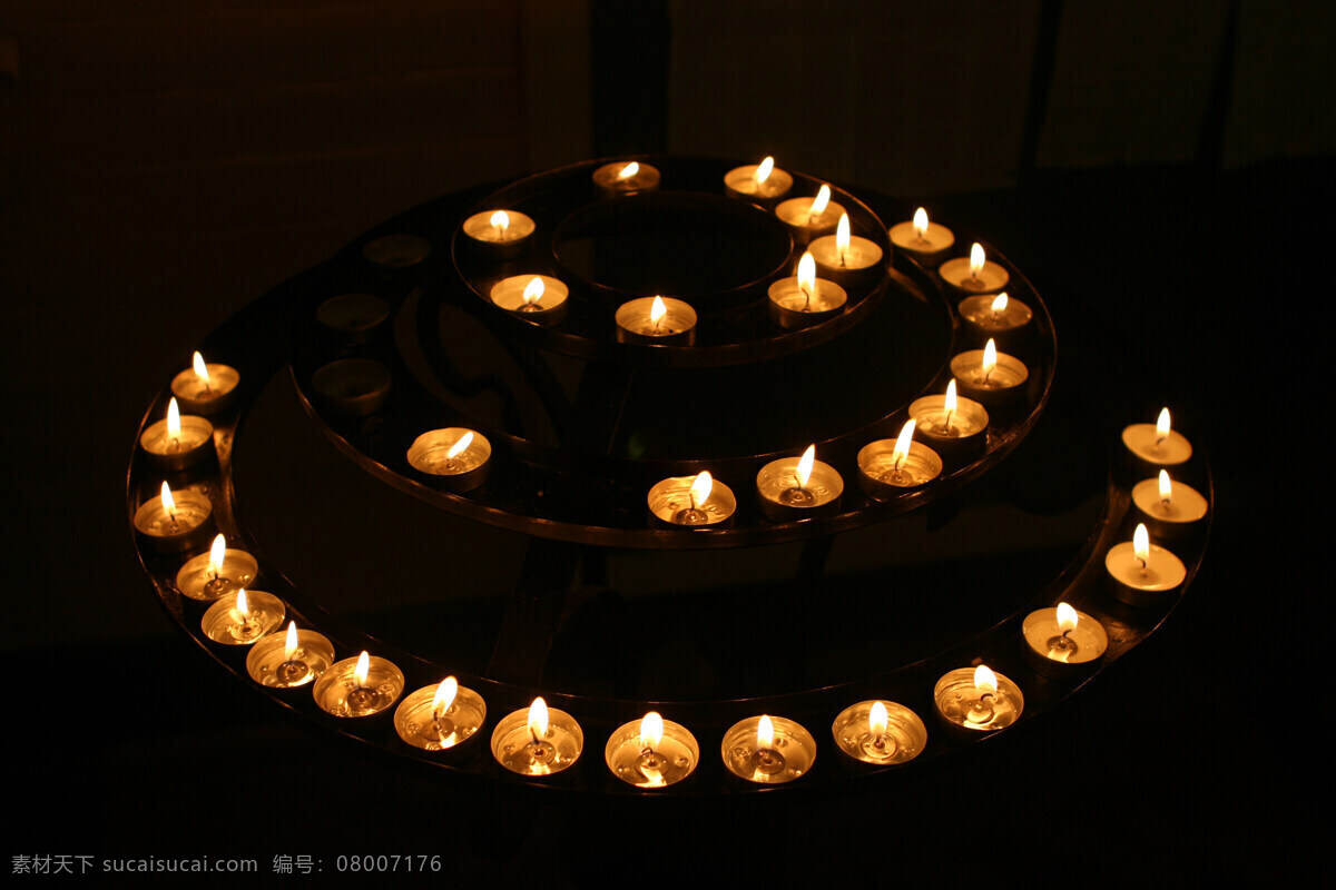 玻璃杯 蜡烛 浪漫 祈祷 摄影图库 生活百科 生活素材 蜡烛高清图片 烛光 烛 烛灯 祝福 烛光晚餐 玻璃盆 装饰素材 灯饰素材