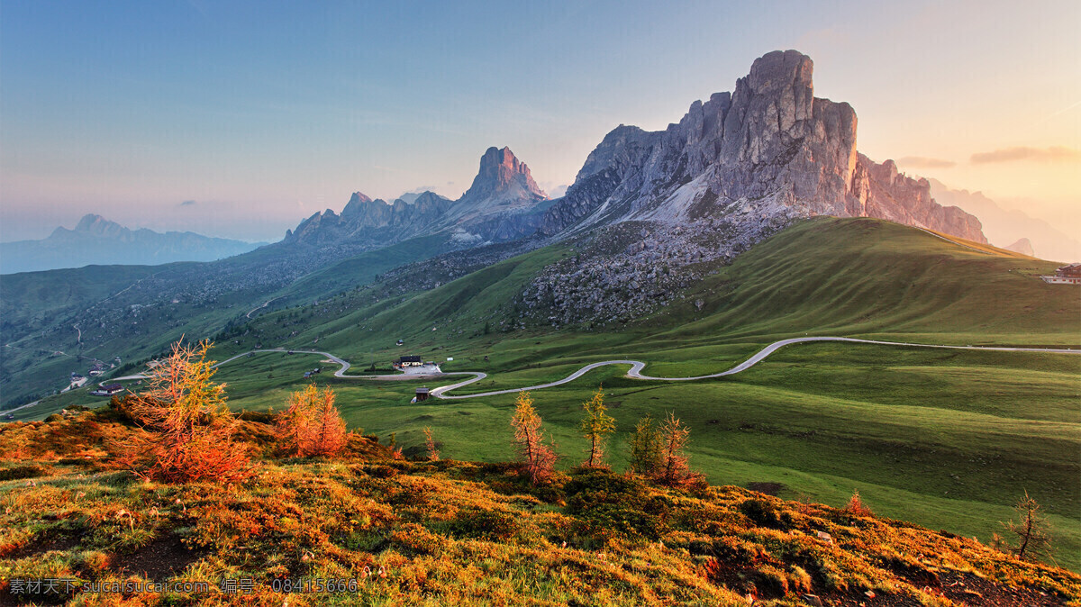 群山 森林 草地 风景 公路 自然景观 自然风景