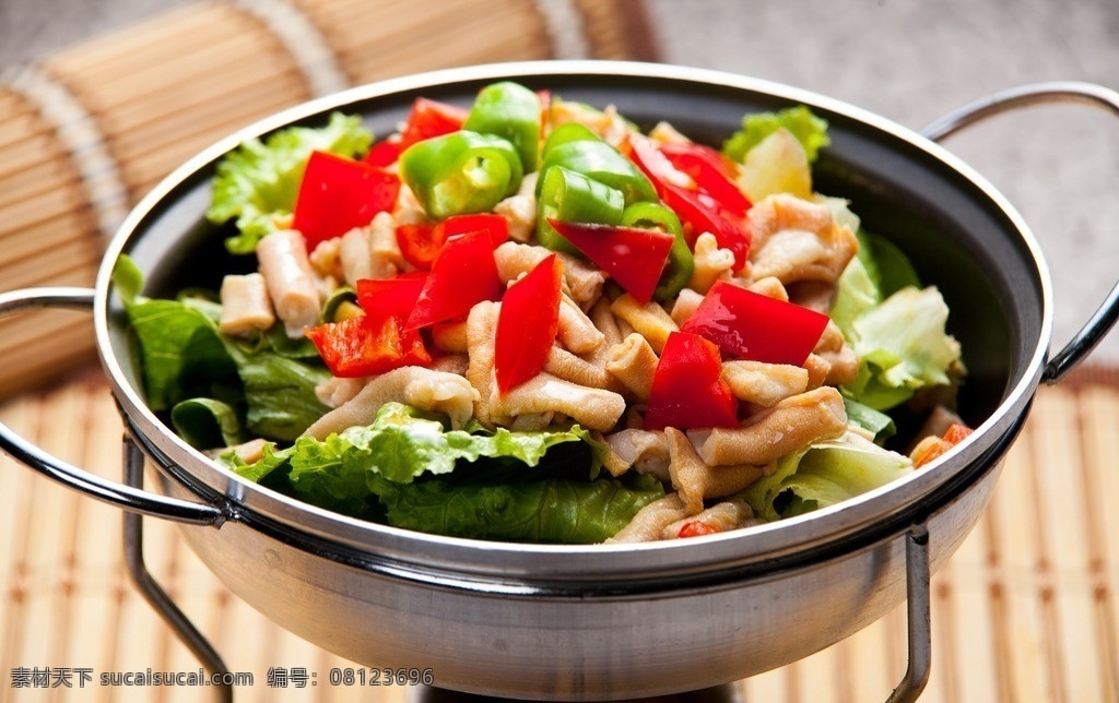 砂锅鸡肠 鸡肠 鸡杂 红色菜椒 青色菜椒 生菜 精美菜肴 传统美食 餐饮美食