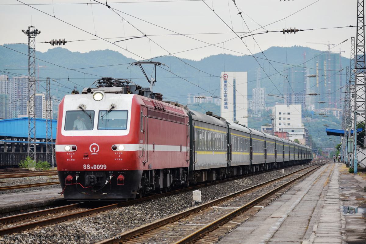 火车 列车 韶山型 韶山7型 旅客列车 电力机车 铁路 电气化铁路 铁轨 轨道 钢轨 电线 电力线 高压线 电杆 弯道 现代科技 交通工具