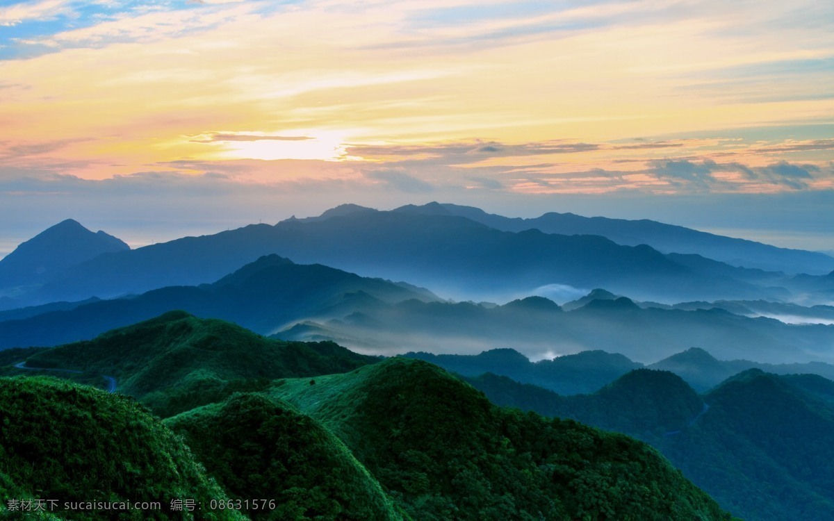 素材图片 青山 天空 夕阳 云雾缭绕 风景 生活 旅游餐饮