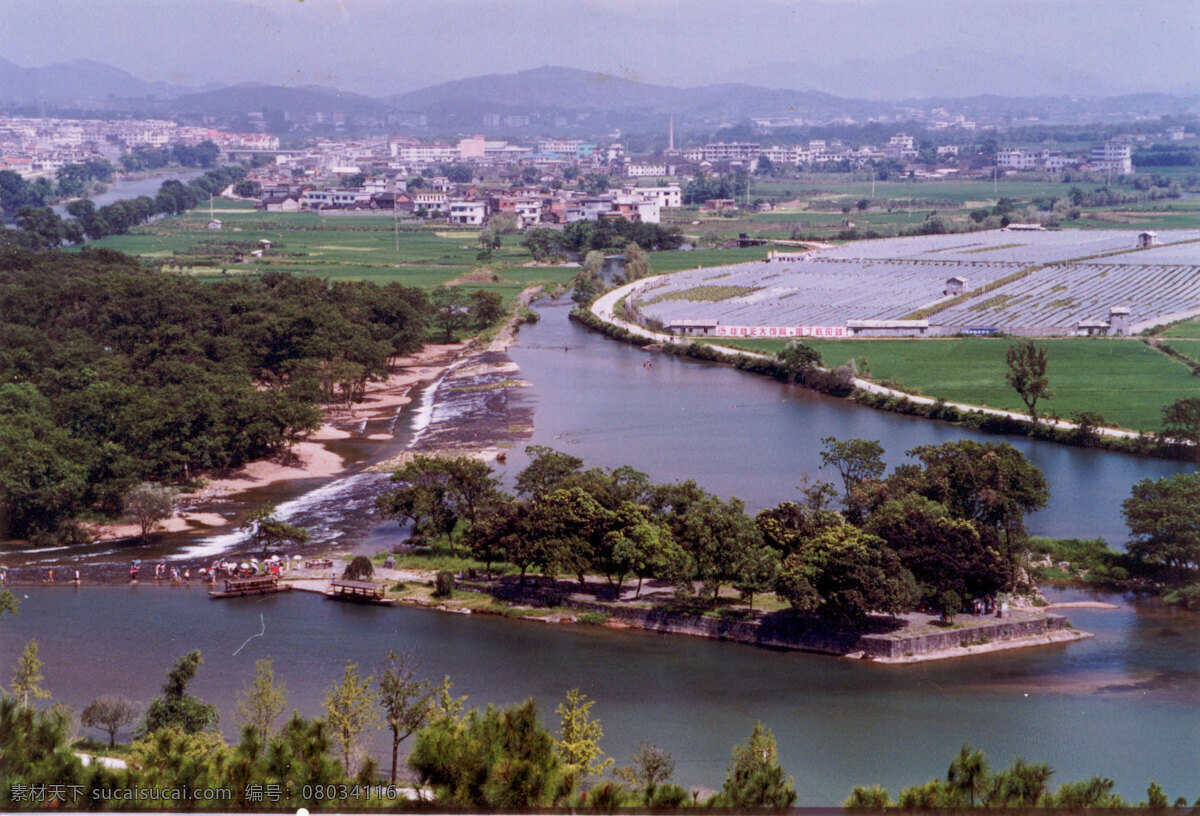 城镇 村庄 大地 道路 风景 风景画 风景山水图 河流 农村 树林 原野 绿色田野 乡村 水田 人流 远山 山水风景 自然景观 家居装饰素材 山水风景画