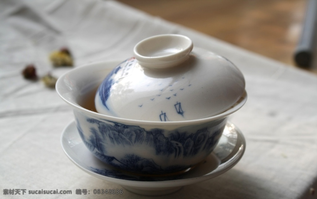 青花茶碗 瓷器 青花 水墨 画 茶碗 盖子 托盘 茶水 中国产品 居家生活 生活素材 生活百科