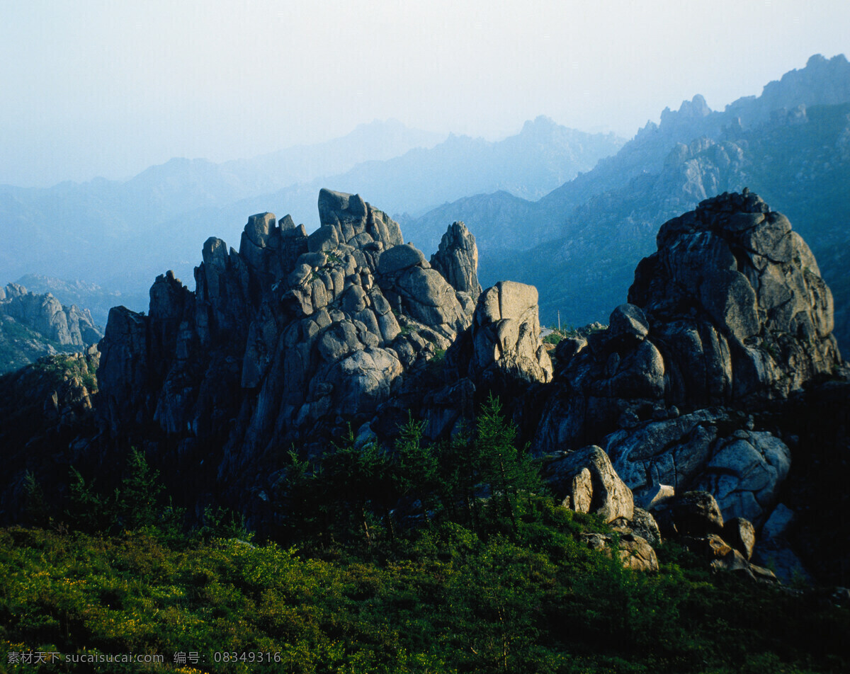 深山 绿色 风景 天空 蓝天 高山 青山 悬崖 峭壁 青草 绿树 树木 树林 旅游 景色 景观 高清图片 山水风景 风景图片