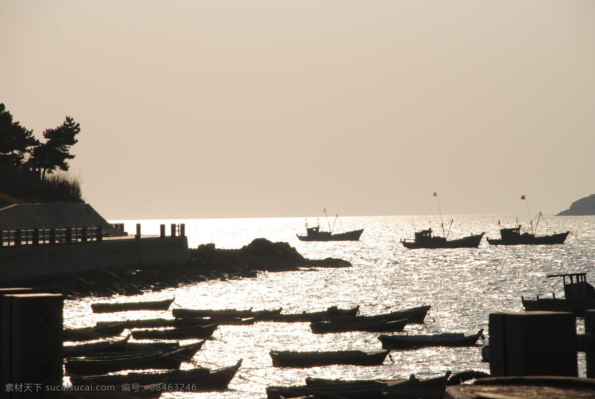 海天 一线 大海 海面 剪影 水面 小船 渔船 自然风景 天一线 自然景观 psd源文件