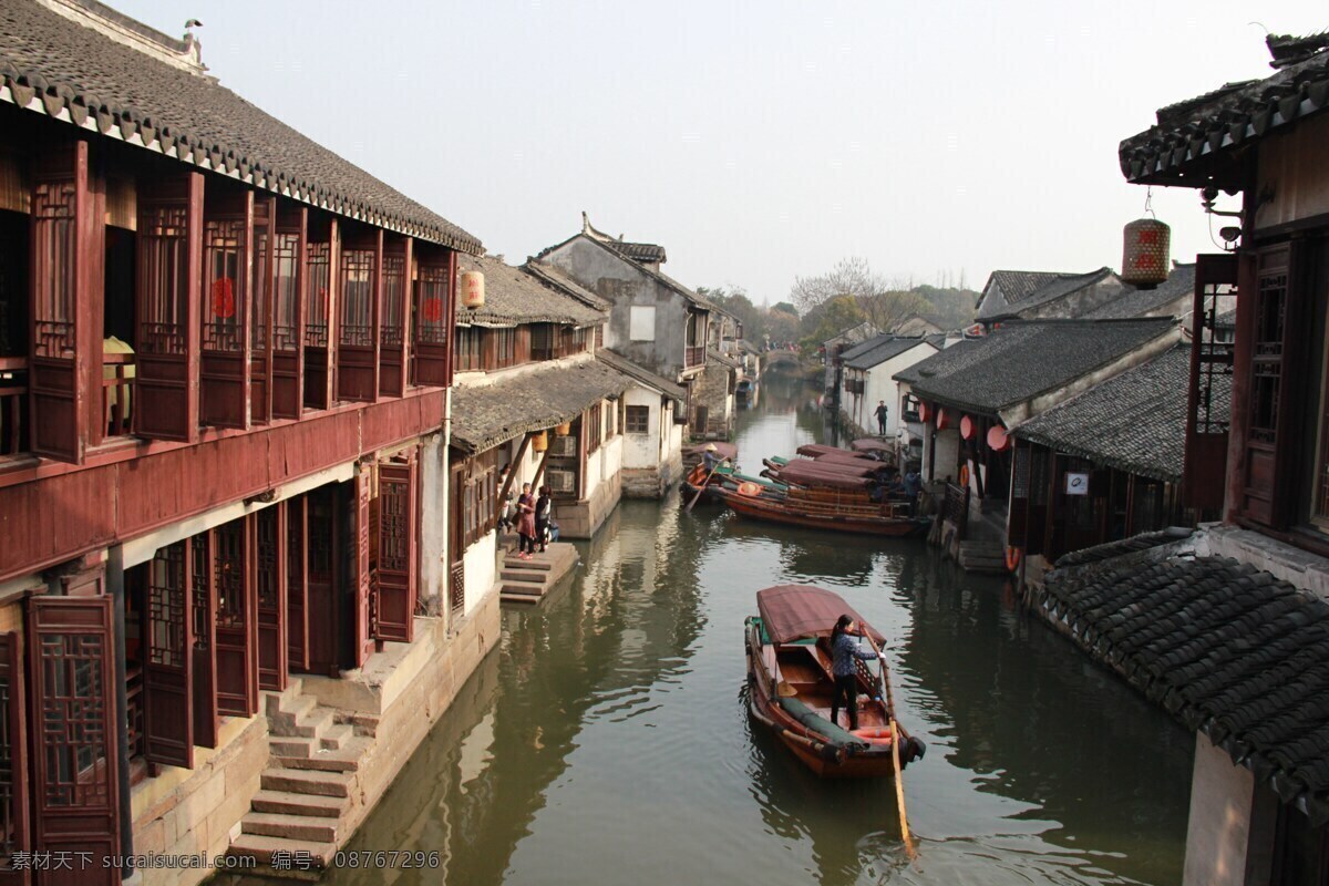 闲适 江南 水乡 周庄 船 水 民居 风景撑船 波浪 倒影 闲适的江南 自然景观 风景名胜