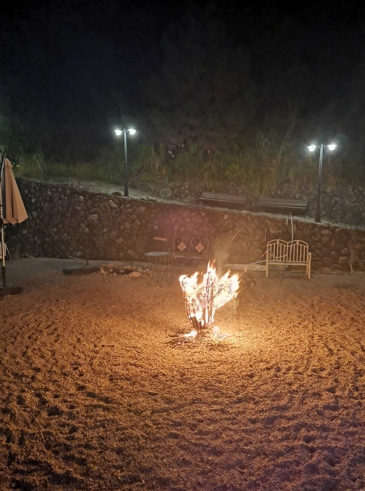 篝火图片 火 篝火 沙滩 夜晚 公园 灯光下 玩耍 旅游摄影 国内旅游