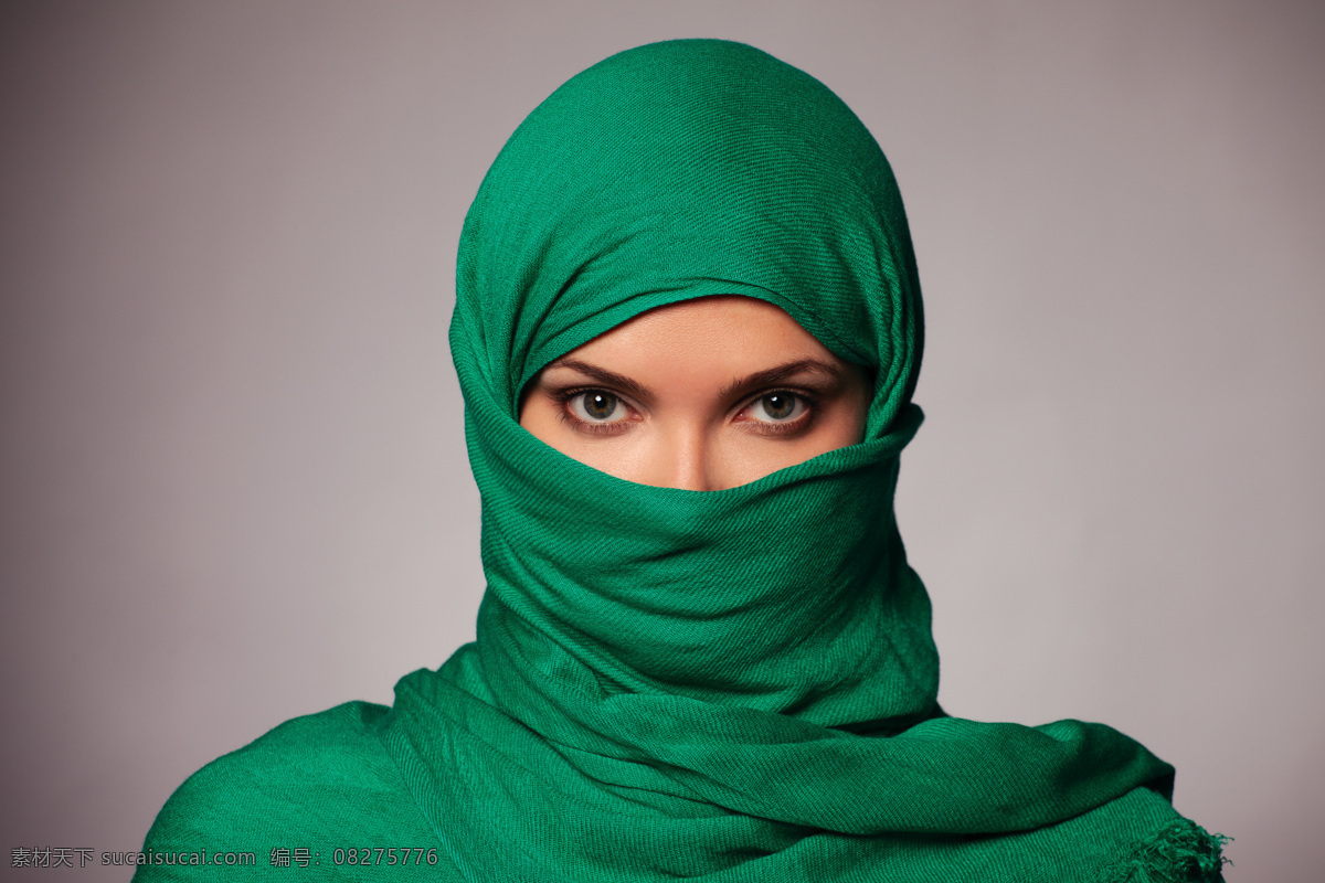 围着 绿头巾 女性 阿拉伯女性 伊朗女性 外国女性 蒙面 头巾 装扮 女人 美女图片 人物图片