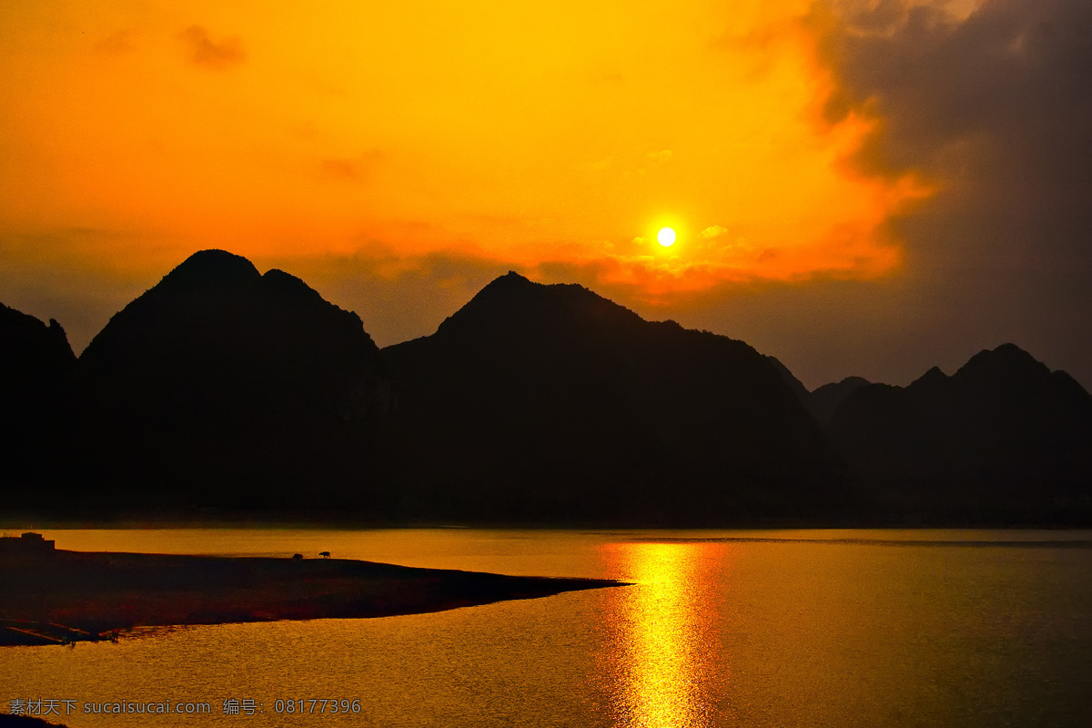 倒影 光芒 湖面 金光闪闪 落日 日落 山水风景 金光满湖 晚霞 渠阳湖 靖西风光 山脉剪影 水牛剪影 自然景观 psd源文件