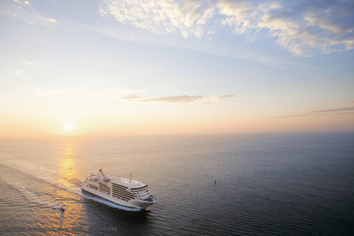 海上游轮 海平面 海天一色 海洋 落日 旅行 轮船 海轮 游轮 豪华游轮 航海 远行 度假 行驶 交通工具 现代科技