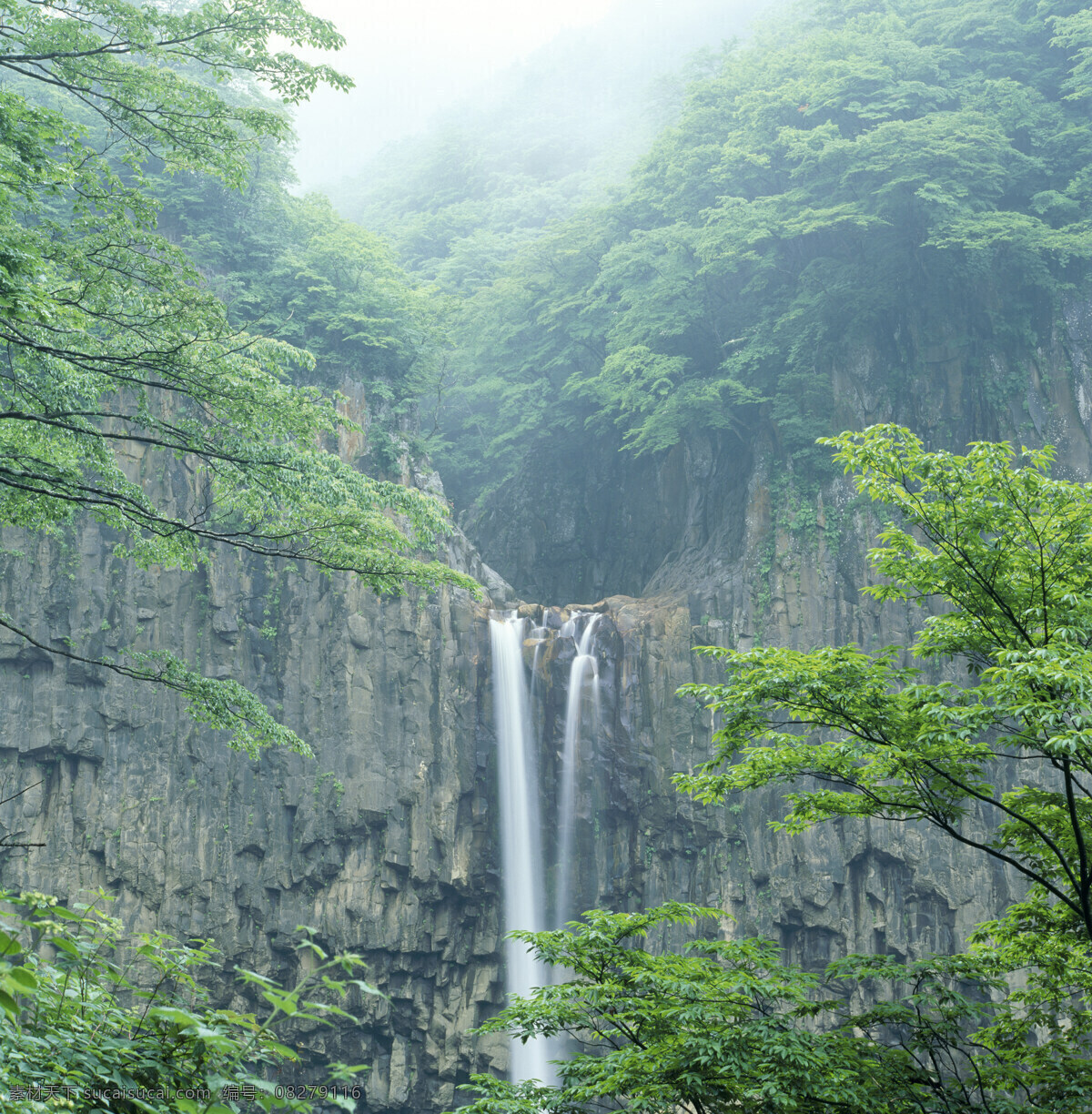 高山 瀑布 远视 图 湍急 溪流 河山 风景 壮丽 山川 风光美图 美丽风景 自然风光 风景摄影 高清图片 瀑布图片 风景图片