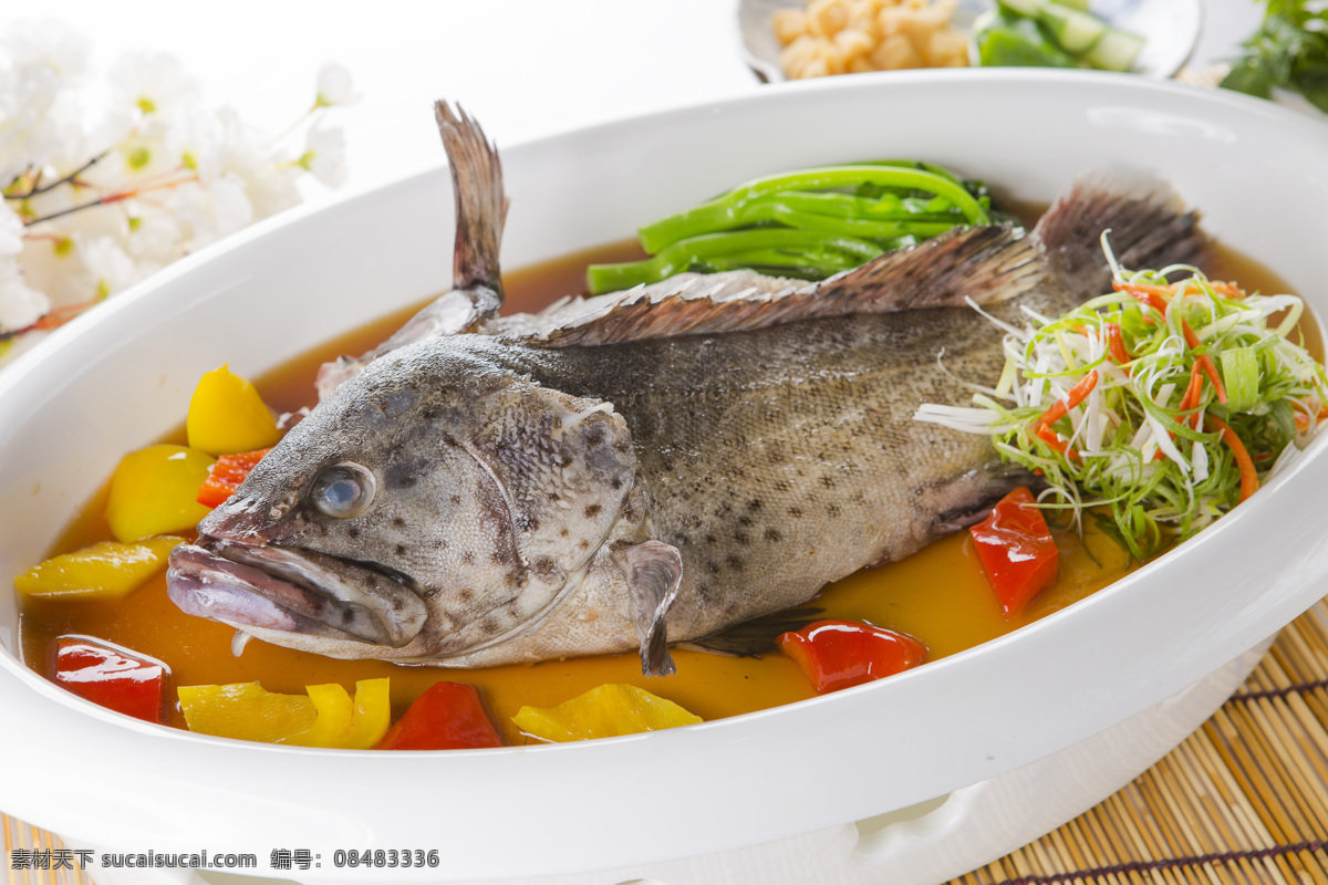 清蒸活海斑 清蒸石斑鱼 清蒸鱼 石斑鱼 海鲜 鱼类 鱼菜 菜品 餐饮美食 高清菜谱用图 传统美食