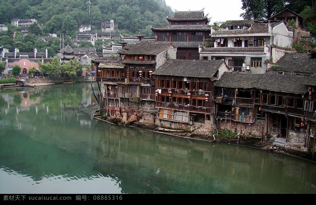 吊脚楼 湖南 湘西 凤凰古城 沱江 桥 河水 柳树 民居 游客 小船 旅游摄影 国内旅游 摄影图库