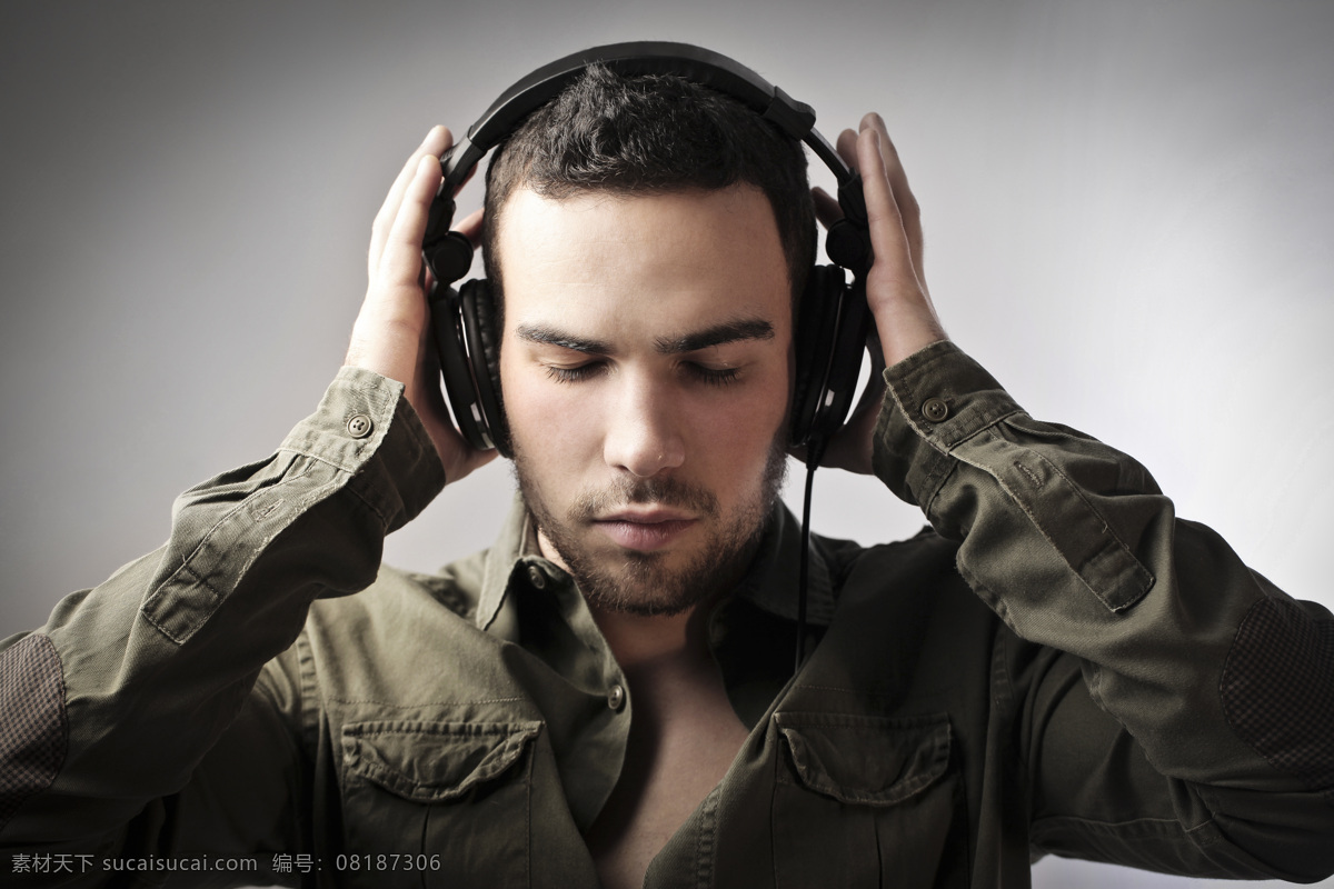戴 耳机 性感 男人 音乐 生活人物 人物图片