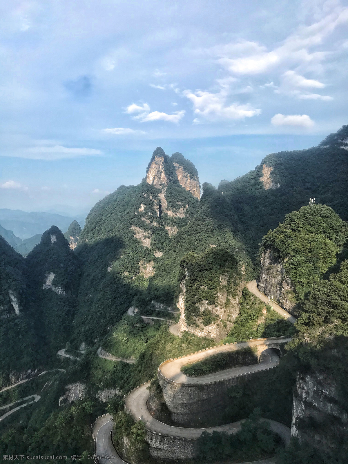 张家界 天门山 通天大道 高空俯瞰 白云青山 山峦 旅游摄影 自然景观 自然风景