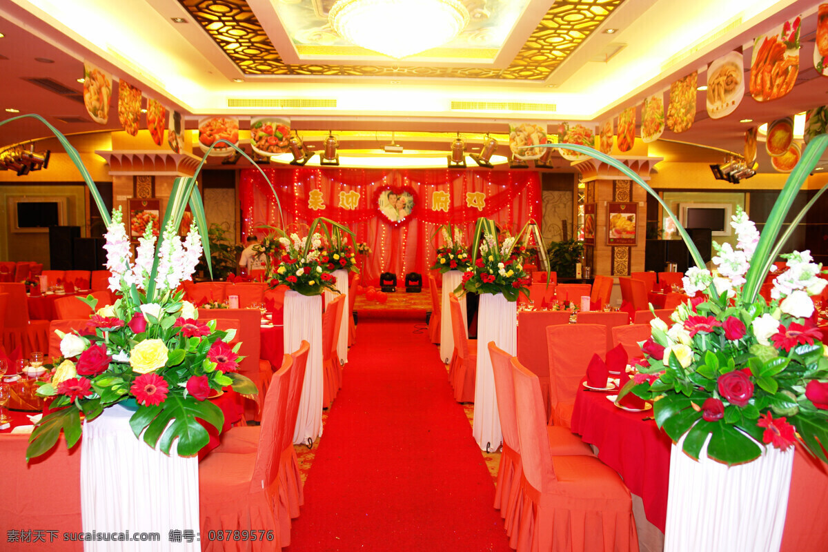酒店婚晏 喜宴 现场 婚宴 饮料 酒杯 红桌布 桌布 餐巾 转盘 玻璃桌 碗筷 背景 布景 椅子 可乐 雪碧 节日庆祝 文化艺术 旅途摄影 人文景观 旅游摄影