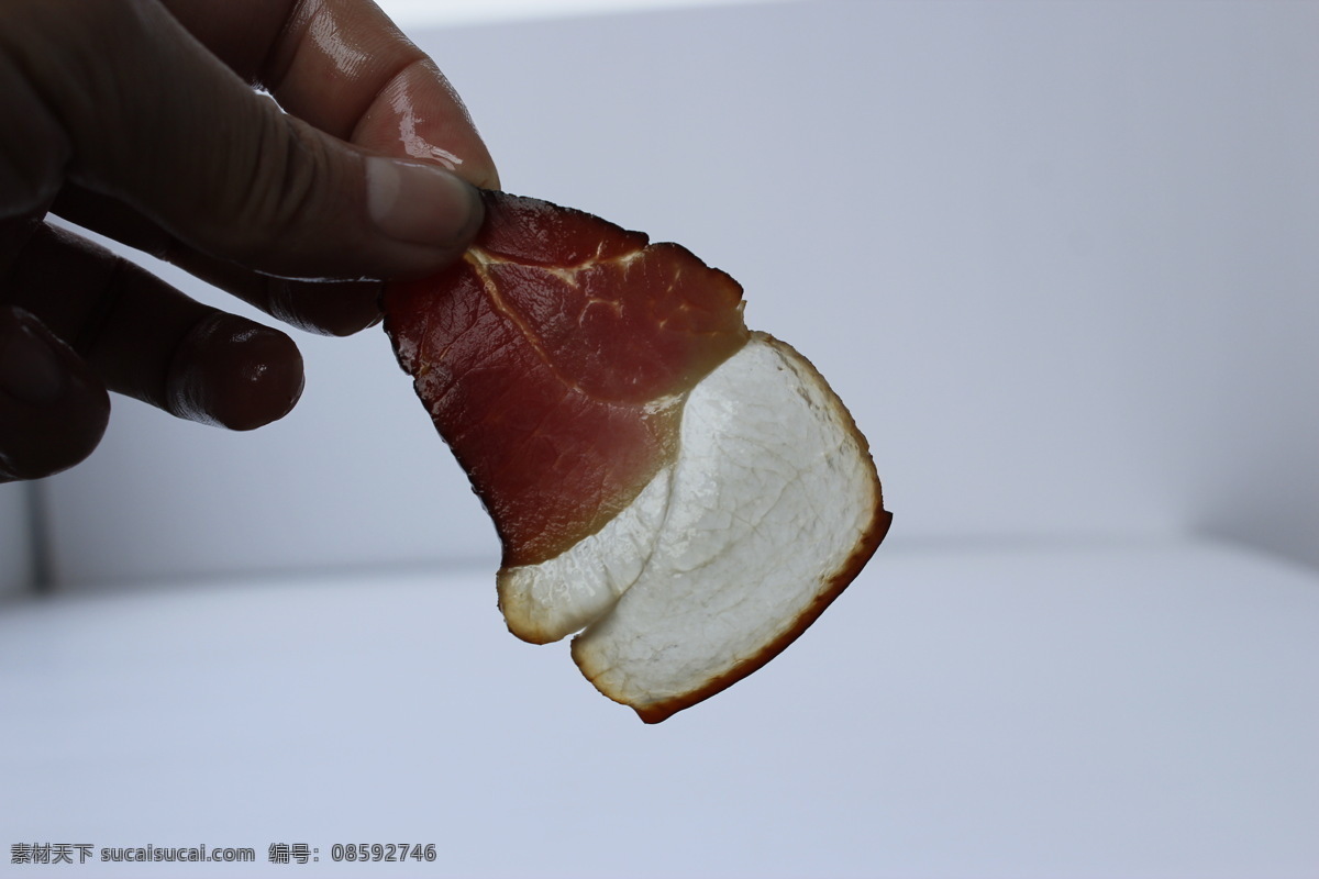腊肉 土特产 家常菜 猪肉 一块猪肉 半肥肉 腊猪肉 香腊猪肉 透明猪肉 传统美食 餐饮美食
