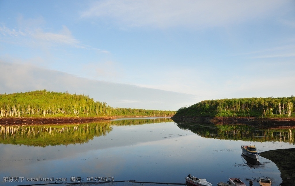 湖景 水纹 波光粼粼 快艇 划船 国外旅游 旅游摄影