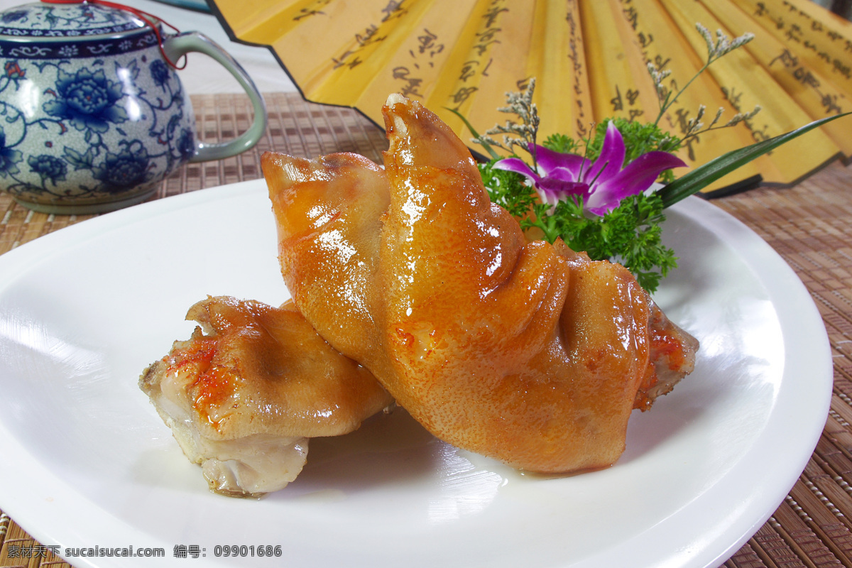 盐香猪手 猪手 辣椒酱 装饰品 盘子 美味 拍摄图片素材 餐饮美食 传统美食 棕色