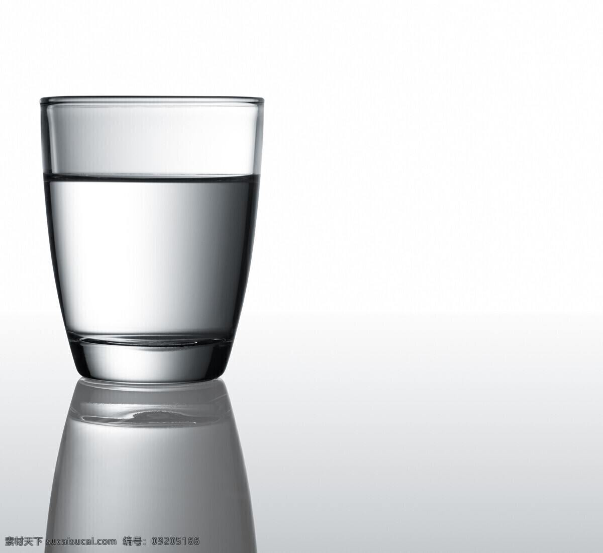 水杯 杯子 杯具 玻璃杯 透明 酒杯 酒 饮料 饮料酒水 餐饮美食