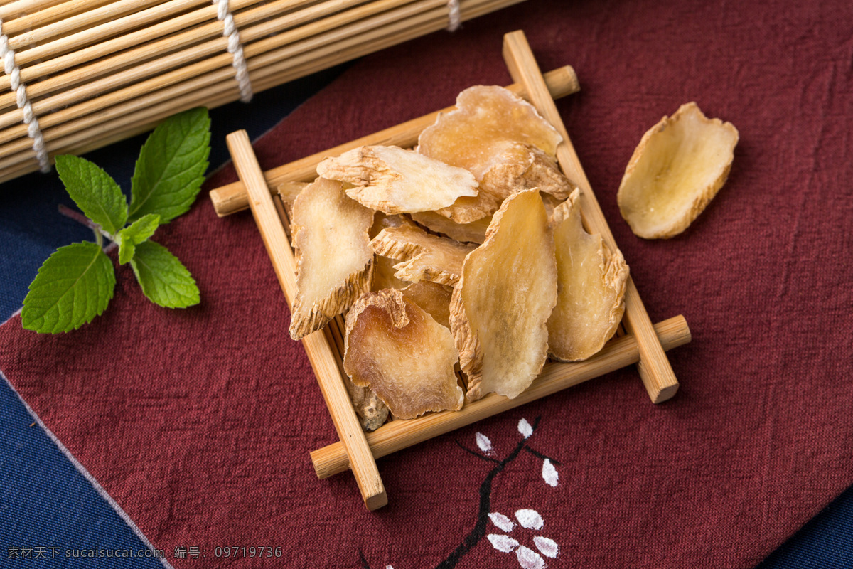 赤箭 木浦 明天麻 定风草 神草 水洋芋 中药 中药材 药材 食物 食材 食物原料 中药天麻片 餐饮美食